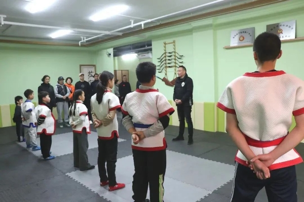 温州市摔跤运动协会青少年发展中心授牌3.jpg